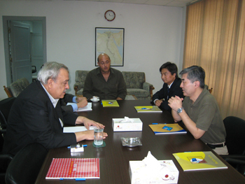 中國駐埃及使館臨時代辦李琛考察中國奇瑞汽車公司在埃生產(chǎn)線